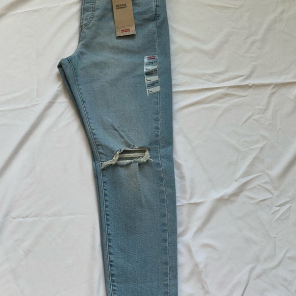 Levi’s Wedgie Skinny Jeans Light Wash Distressed (W28 / 6) - Picture 3 of 5